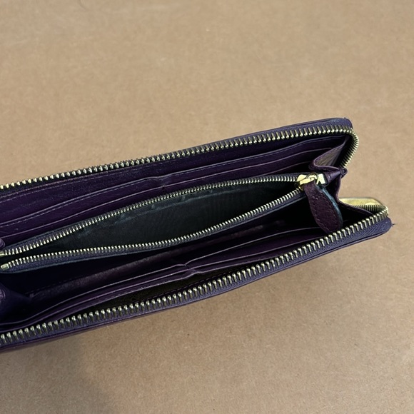 Purple Mulberry zippered wallet - Picture 5 of 5